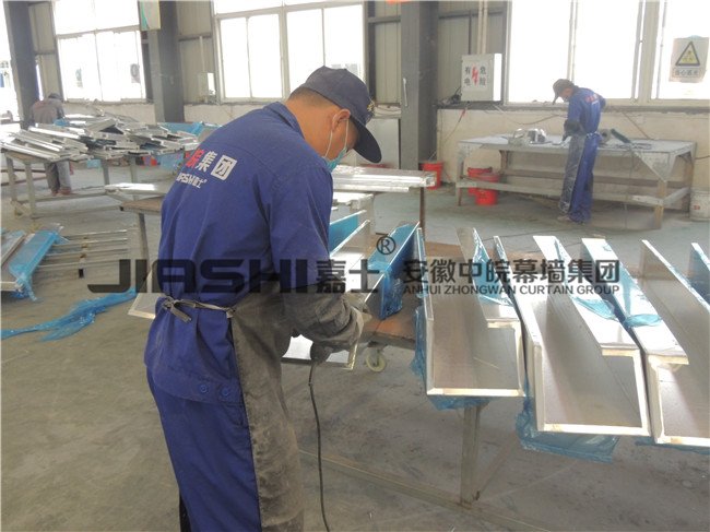 可以用铝单板吊顶装饰么